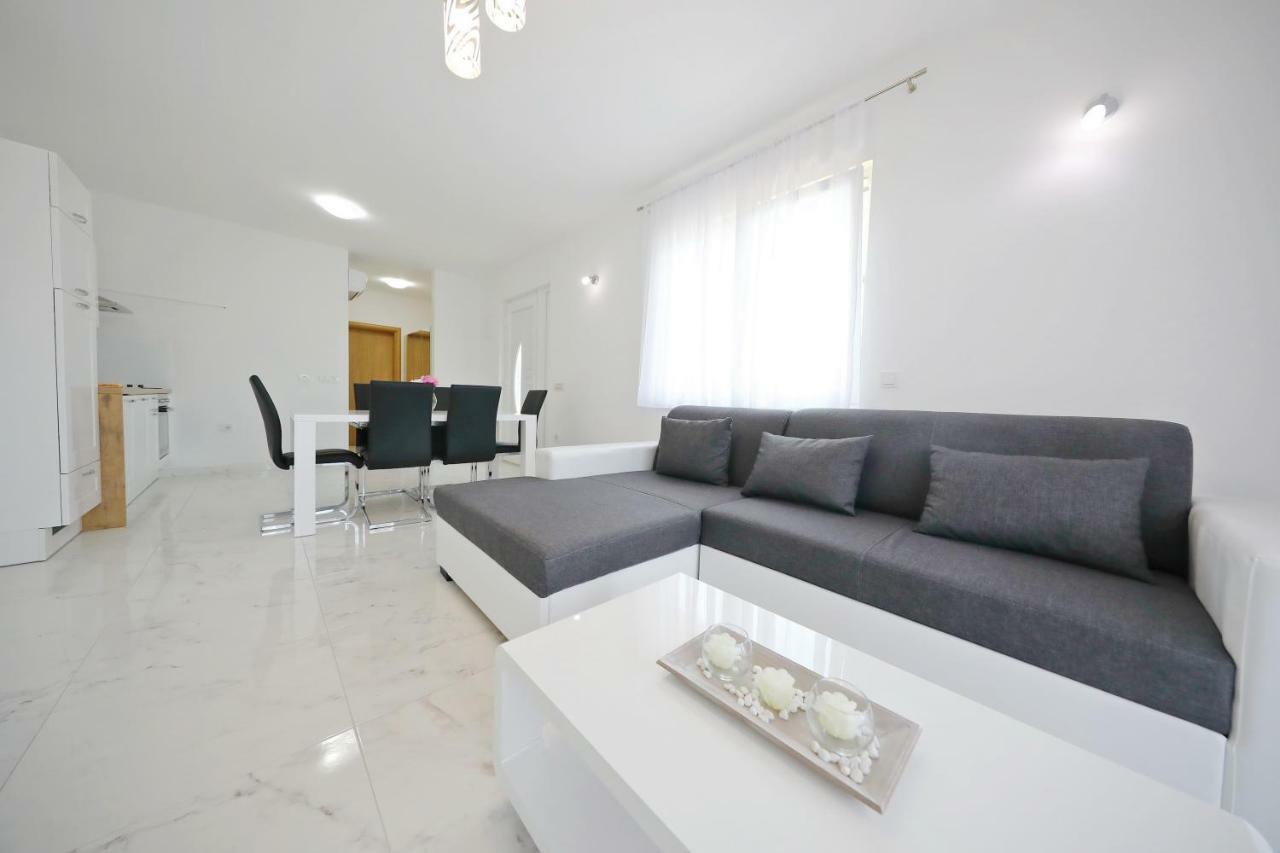 Apartmani Vlado Mitar Sukošan Εξωτερικό φωτογραφία