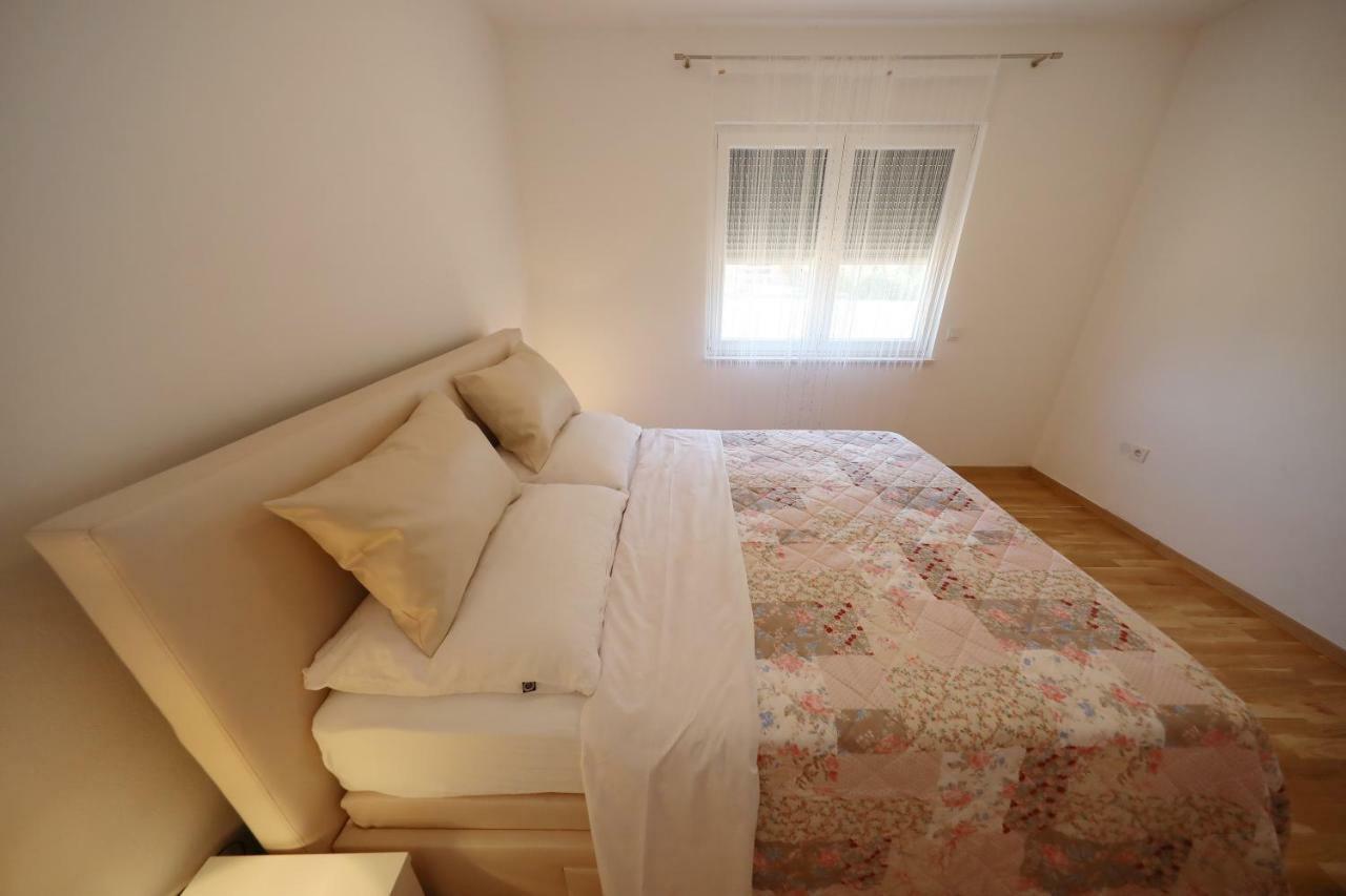 Apartmani Vlado Mitar Sukošan Εξωτερικό φωτογραφία