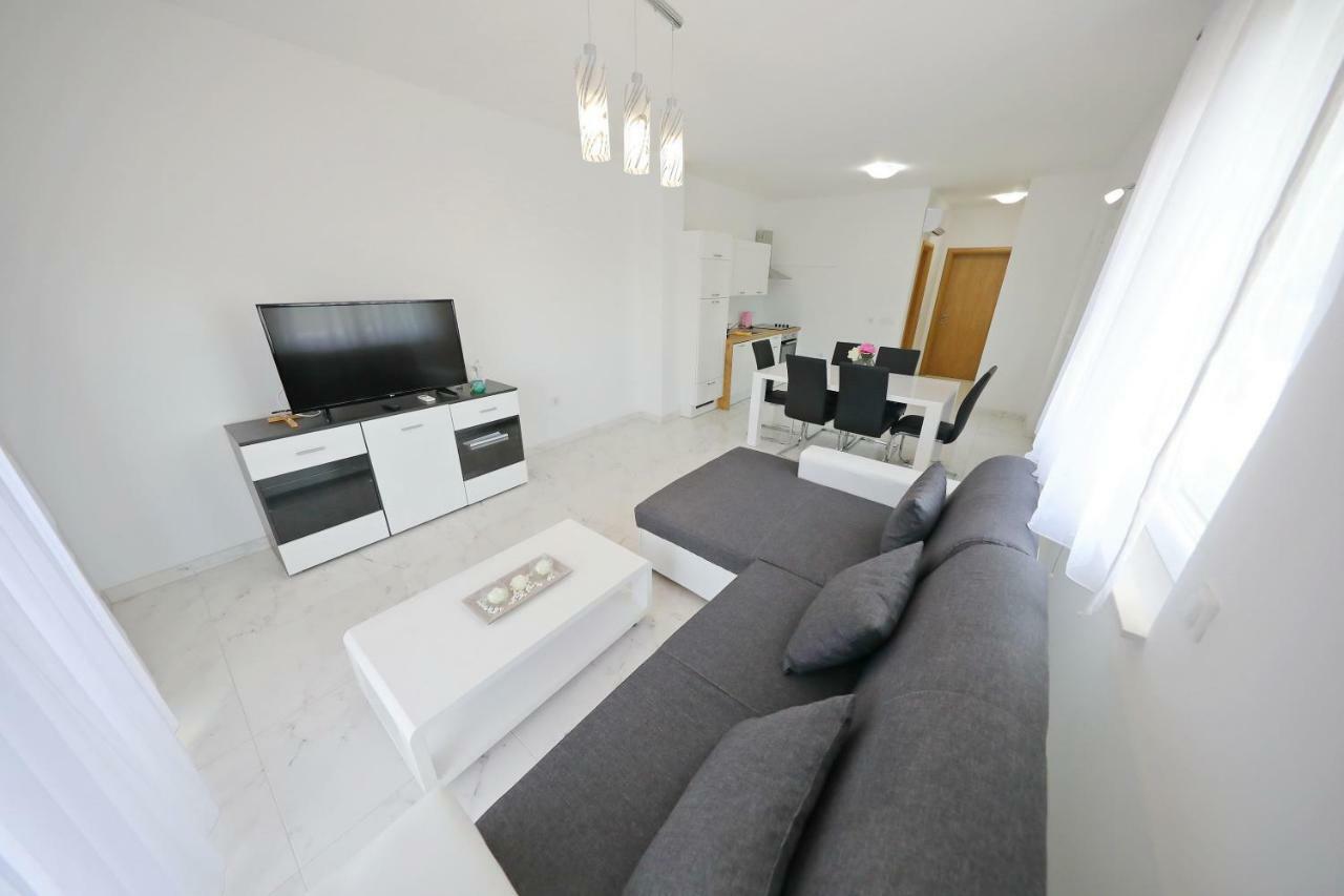 Apartmani Vlado Mitar Sukošan Εξωτερικό φωτογραφία