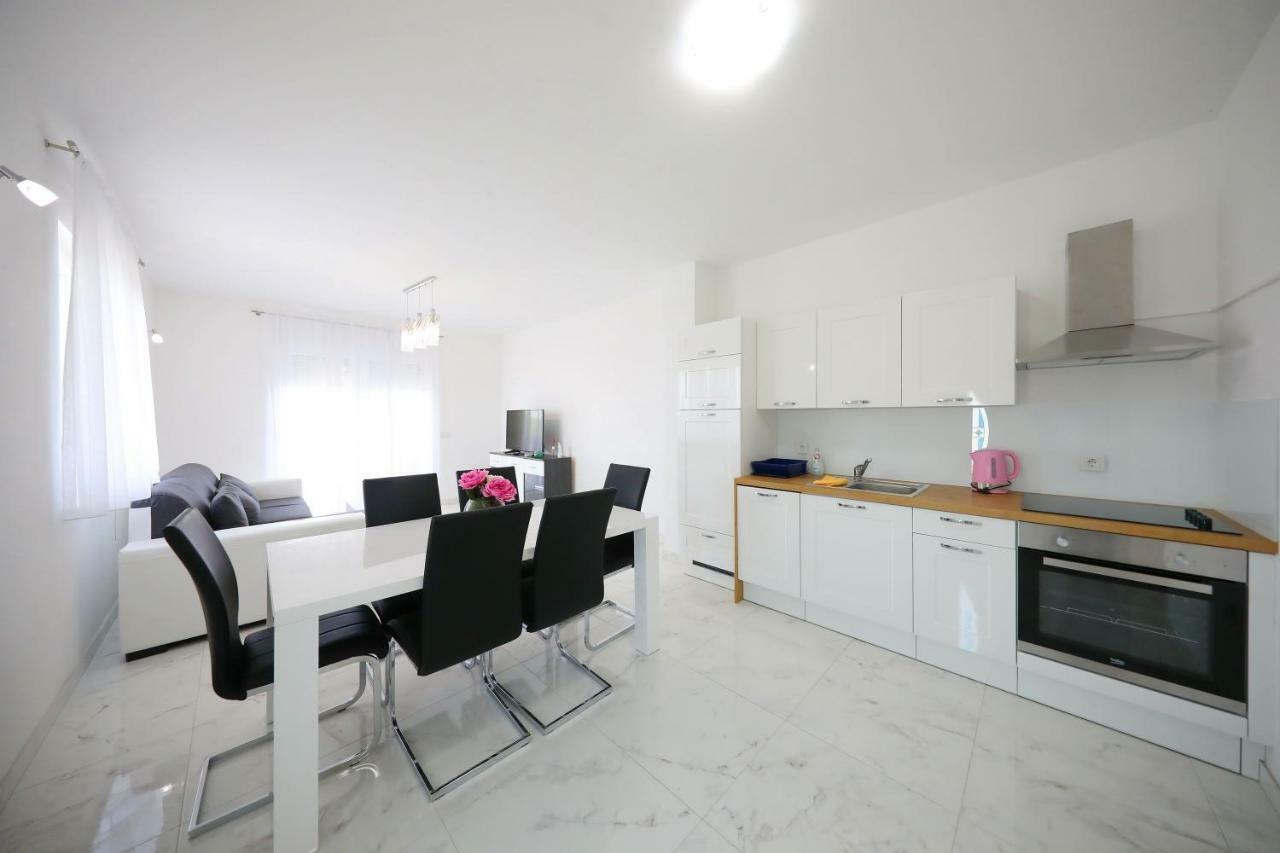 Apartmani Vlado Mitar Sukošan Εξωτερικό φωτογραφία