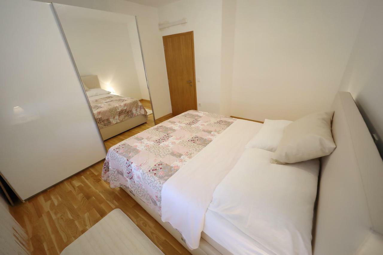 Apartmani Vlado Mitar Sukošan Εξωτερικό φωτογραφία
