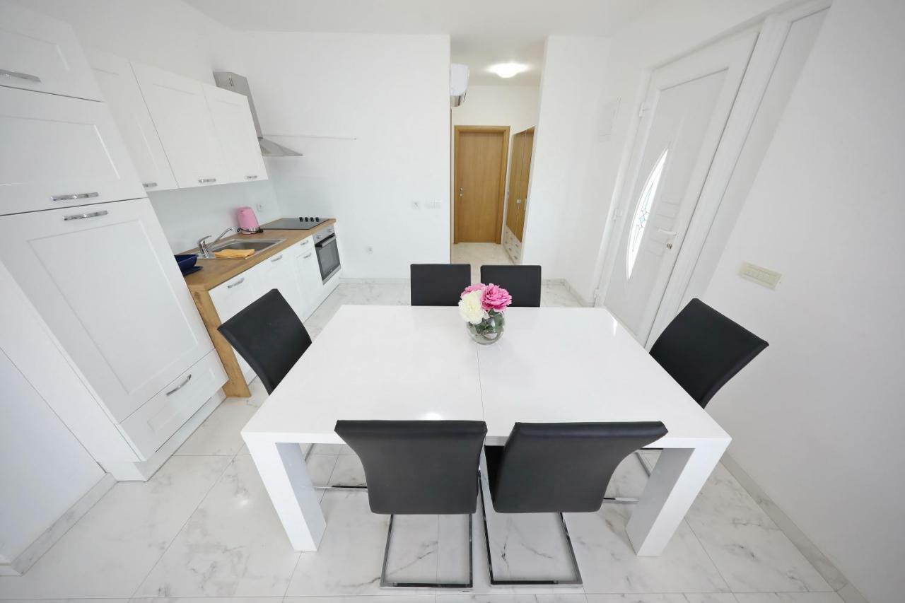 Apartmani Vlado Mitar Sukošan Εξωτερικό φωτογραφία
