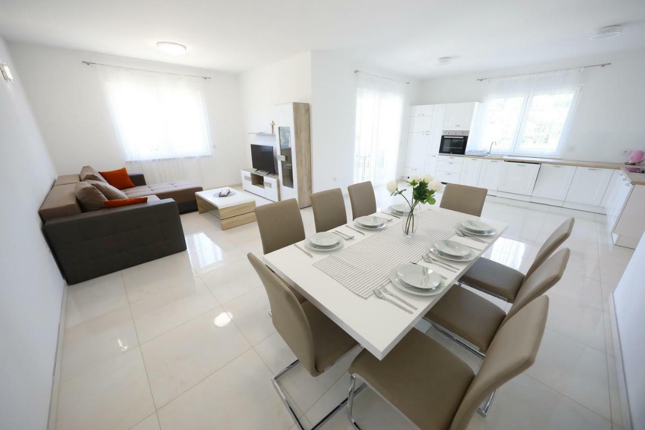 Apartmani Vlado Mitar Sukošan Εξωτερικό φωτογραφία