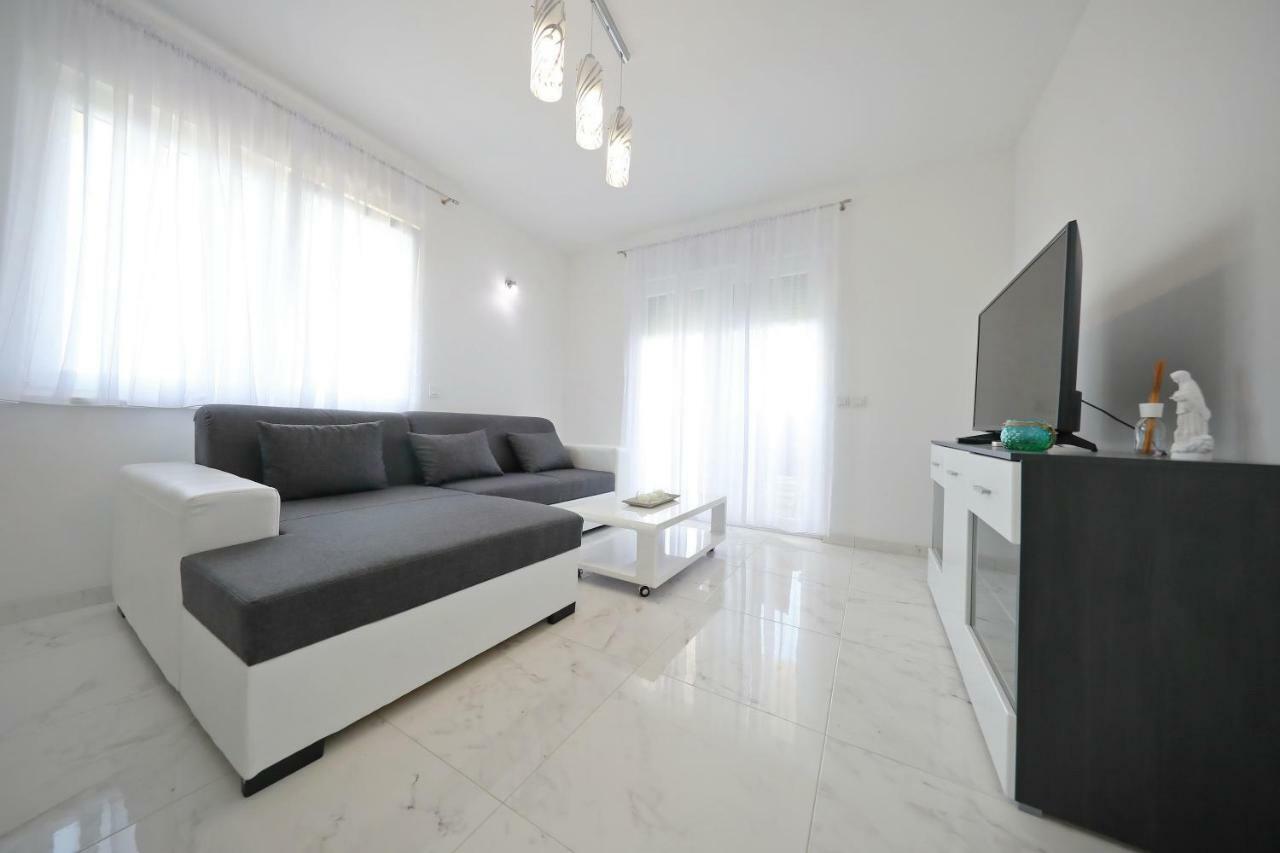 Apartmani Vlado Mitar Sukošan Εξωτερικό φωτογραφία