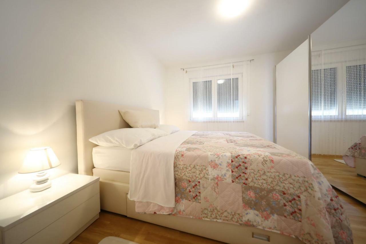 Apartmani Vlado Mitar Sukošan Εξωτερικό φωτογραφία